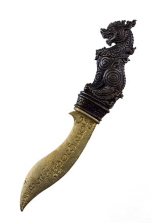 Couteau amulette protection puissante pendentif magique lame épée puissance  ritu